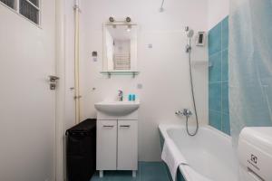 Andersa Charming Studio by BookingHost