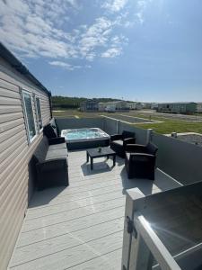 Golden Anchor - The Bordeaux - Coastal Caravan Breaks