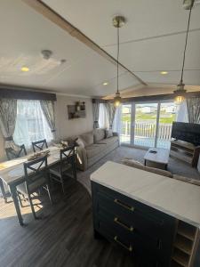 Golden Anchor - The Bordeaux - Coastal Caravan Breaks