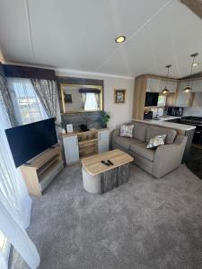Golden Anchor - The Bordeaux - Coastal Caravan Breaks