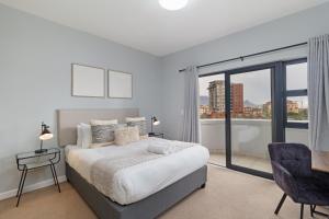 Knightsbridge T404