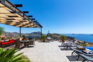 Villa Artemis - 4 Bedroom Villa with Panoramic Sea Views & Private Pool