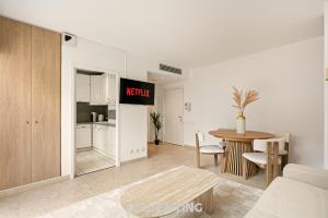 Azurenting - T2 Golden Gate - Piscine - Clim - Terrasse