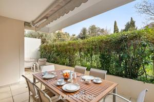 Azurenting - T2 Golden Gate - Piscine - Clim - Terrasse