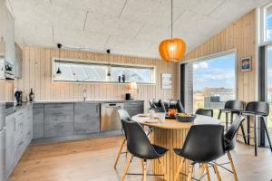 Lovely Holiday Home With Fjord View And Wilderness Bath