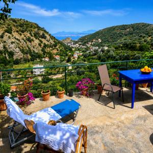 Palaiokastro Hillside Home 900m from the Beach