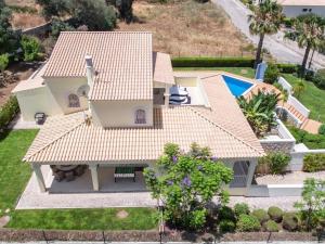 Villa in Alvor with swimming pool