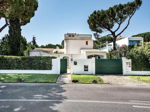 Charming 4BR Villa by Vilamoura Old Course