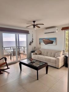 Oceanfront house, KAIA Monterrico penthouse