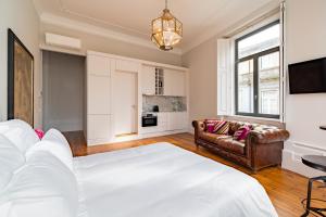 18th Century Italia Suite with Historic Charm & Modern Luxury in Central Porto 2N
