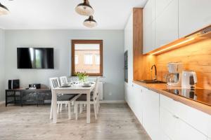 Cozy Apartment with Parking and Balcony by Noclegi Renters