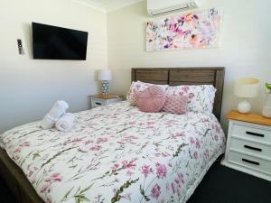 나우라 Worrigee 3BR/1BA Stay Heated Rooms Near Shops 싱글룸 객실