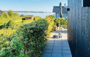 4 Bedroom Beautiful Home In Ebeltoft
