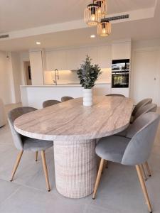New modern, between Golf & Beach