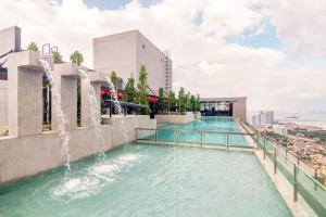 Seaview Infinity Pool - Iconic Regency Stylish Stay