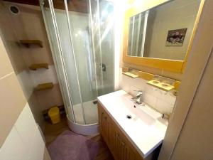 AGREABLE CHALET 2 FACES 3 CHAMBRES A LENTREE DE PYRENEES 2000
