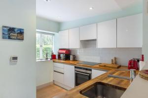 GuestReady - Charming 2bed with Patio in Putney