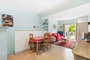 GuestReady - Charming 2bed with Patio in Putney