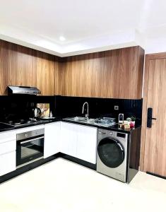 Chic apartment near M Avenue, with pool and parking