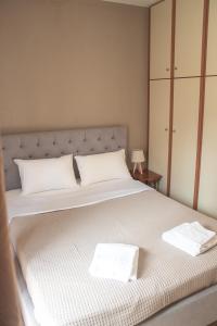 EMVI Cozy Seaside Apartment near Athens Airport