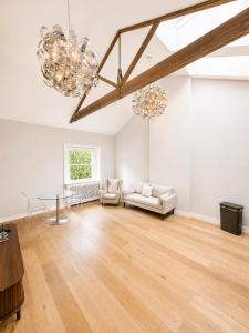 64 Eccleston Square
