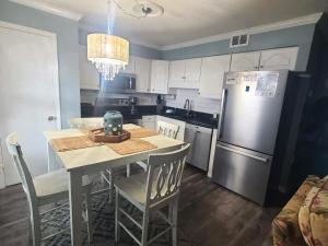 Great Views And Just Steps to the Beach - Moonraker #31 - Sleeps 7