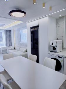 PRIVATE MODERN LUXURY APARTMENT 133m2 Gangnam COEX