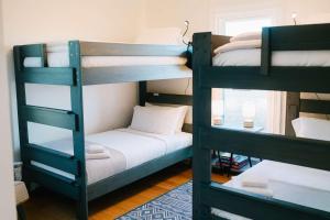 Waterfront w Private Dock Firepit Bunk Room