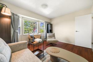 Bright and Cozy 1BR Suite, Quiet Coquitlam Stay