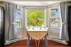 Bright and Cozy 1BR Suite, Quiet Coquitlam Stay