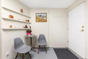 Bright and Cozy 1BR Suite, Quiet Coquitlam Stay
