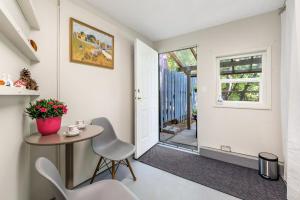 Bright and Cozy 1BR Suite, Quiet Coquitlam Stay