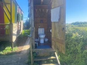 The Gypsy Caravan Sleeps 5 with alfresco dining