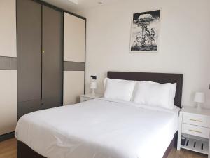 Modern Lavi Apartment with Pool Gym near Mall and 24 Hour Supermarket