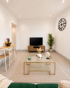 Reading Centre Luxe Apartment 3BR Sleeps 7