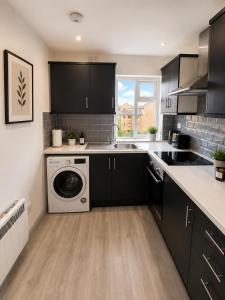 Reading Centre Luxe Apartment 3BR Sleeps 7