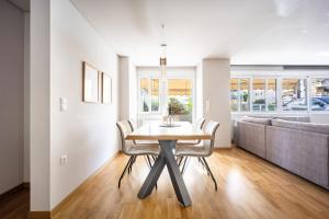 Athenean Riviera Posh Apartment