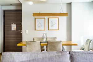 Athenean Riviera Posh Apartment
