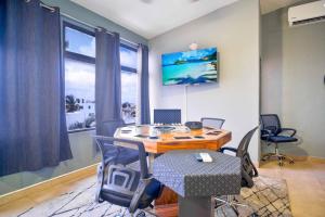 Gaming Villa - 4 Bedrooms - Private Pool - Movie Theater - fits 10