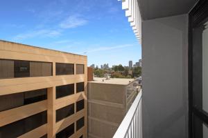 Palmerston Crescent Apartment - South Melbourne