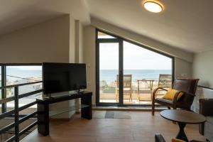 Evi Seaside Suites