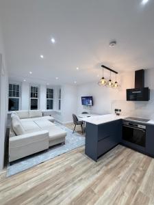 Chic Surbiton Retreat Fast Train to Ldn Waterloo