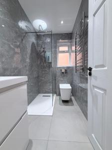 Chic Surbiton Retreat Fast Train to Ldn Waterloo