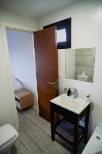 Check and Home - Corrientes III - 4 Huéspedes con Balcon y Cochera