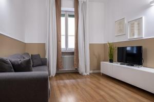 Leoncino Apartment