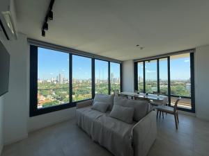 2-Bedroom Apt with PanoramicViews in Feel Building