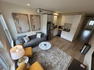 The Sterling Stay Modern Elegant 2 Bedroom