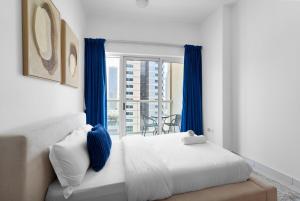 Walking distance to Metro Marina MAll
