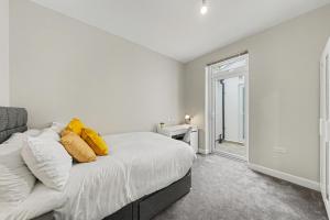 Newly refurbed 5 Bed New Cross House