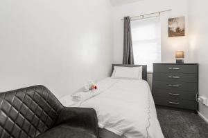 Luxury Haven 3-BDR House - Perefct for Contractors & Long Stays - Guests 8 - Hi-Speed Wi-Fi - Private Garden - Free Street Parking